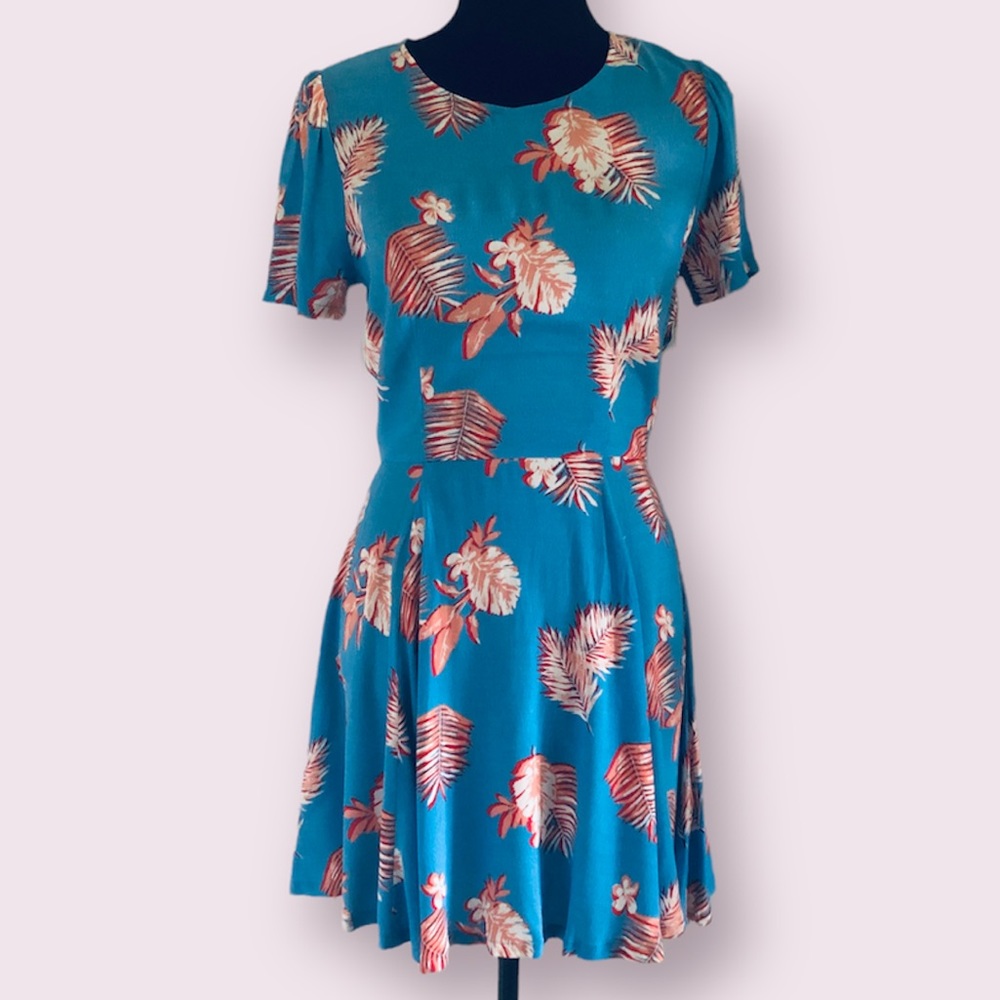 *NWT* Forever 21 - mini dress with plant pattern